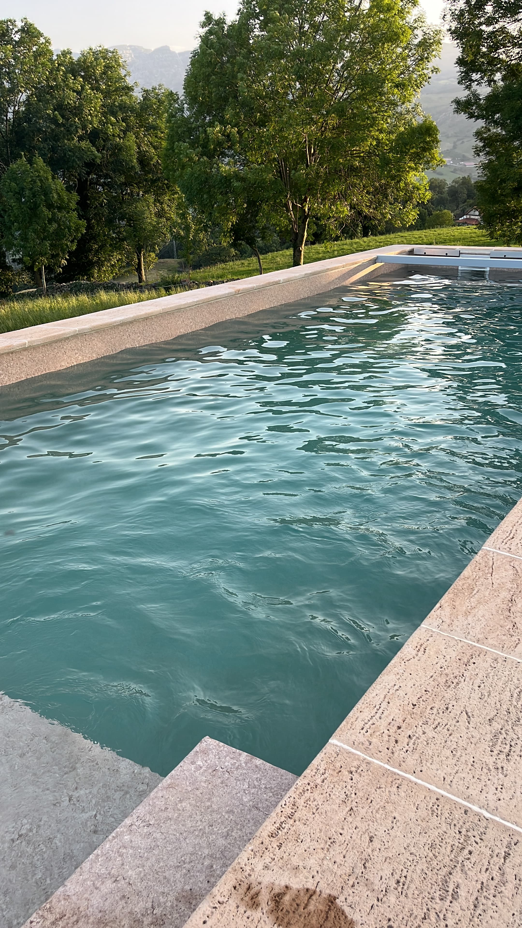 Piscina con vistas al valle